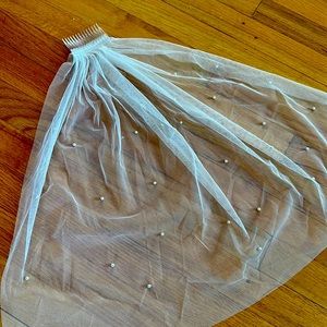 Mini White Veil w/ Pearls